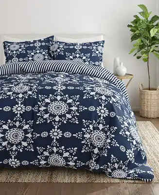 Hassle-Free Returns Ultra Soft Daisy Medallion Reversible 3- Pc. Comforter Set, King